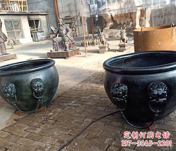 安徽铜雕制的水缸摆件