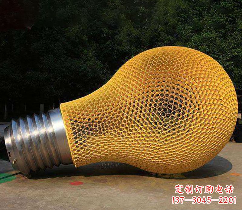 安徽不锈钢灯泡雕塑灯光下的美丽