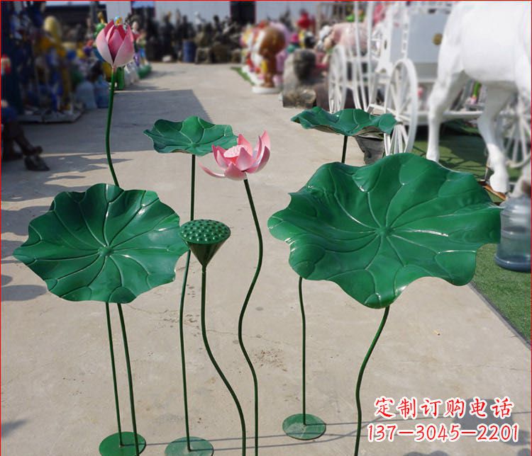 安徽不锈钢荷花雕塑色彩斑斓美不胜收