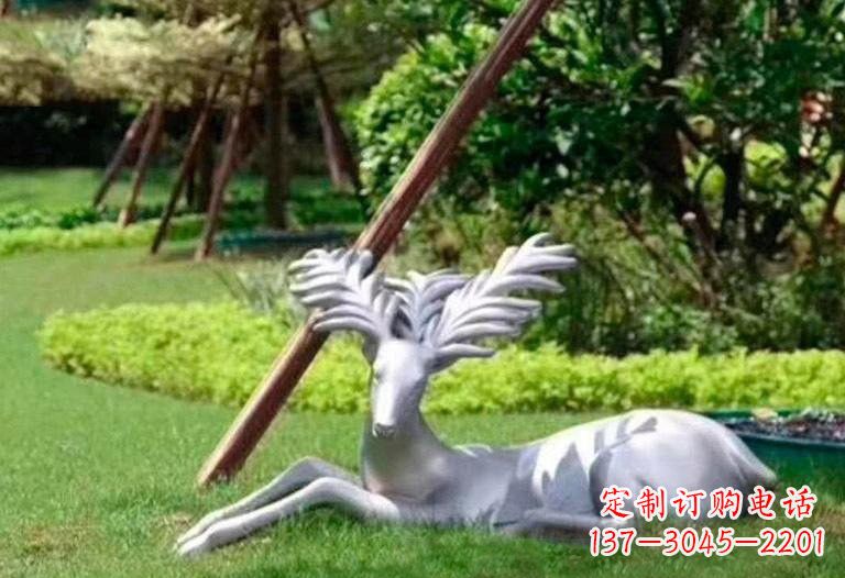 安徽不锈钢公园大角鹿雕塑精致而美丽