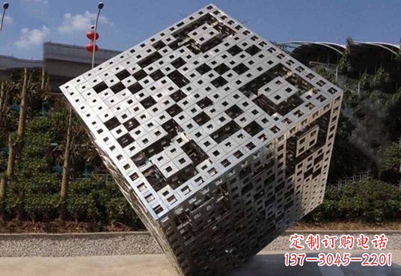 安徽不锈钢广场上的魔方雕塑