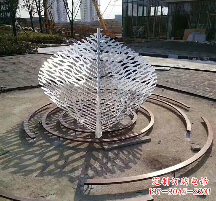 安徽不锈钢镂空树叶雕塑——给环境带来美丽
