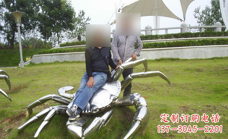 安徽不锈钢螃蟹雕塑艺术美化公园环境