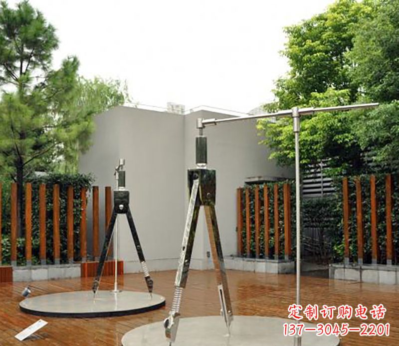 安徽以不锈钢精雕细琢的圆规雕塑