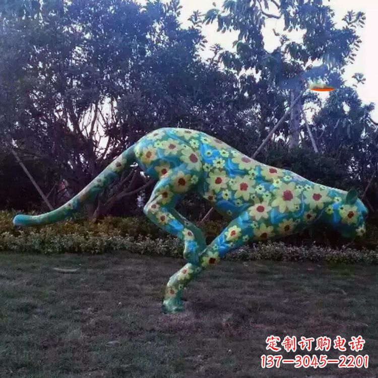 安徽彩绘豹子雕塑-玻璃钢彩绘草坪动物摆件