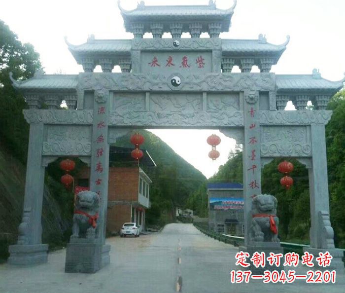 安徽“村口三门石雕牌楼——传承文化的艺术”