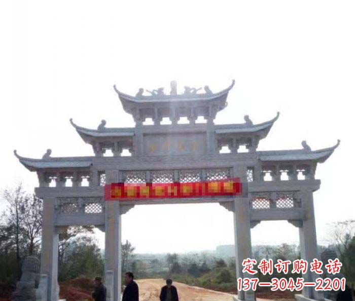 安徽三门石雕牌楼古老而精美的雕塑