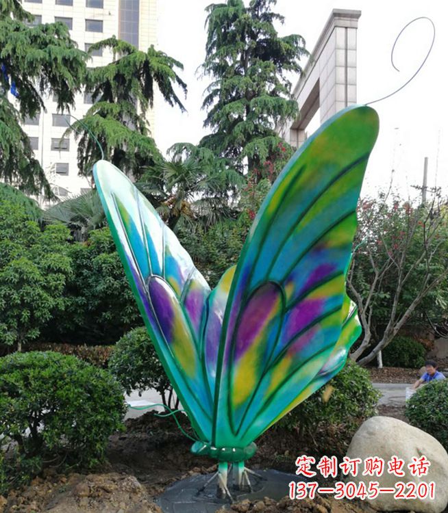 安徽华丽璀璨的蝴蝶彩绘雕塑
