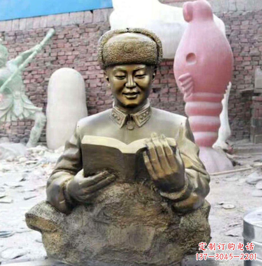 安徽读书的雷锋铜雕