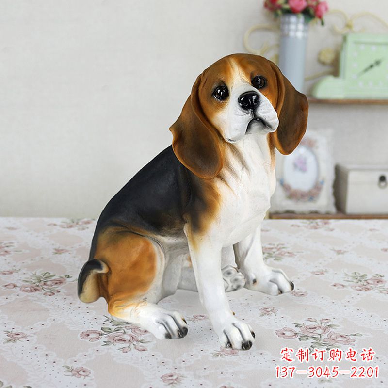 安徽玻璃钢蹲姿仿真比格犬雕塑