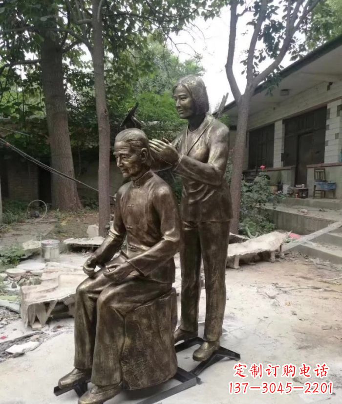 安徽纪念母亲的传统铜雕梳头人物