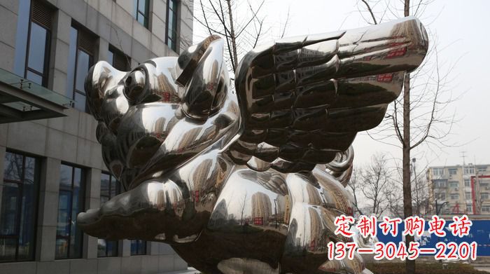 安徽精美不锈钢大翅膀猪景观雕塑