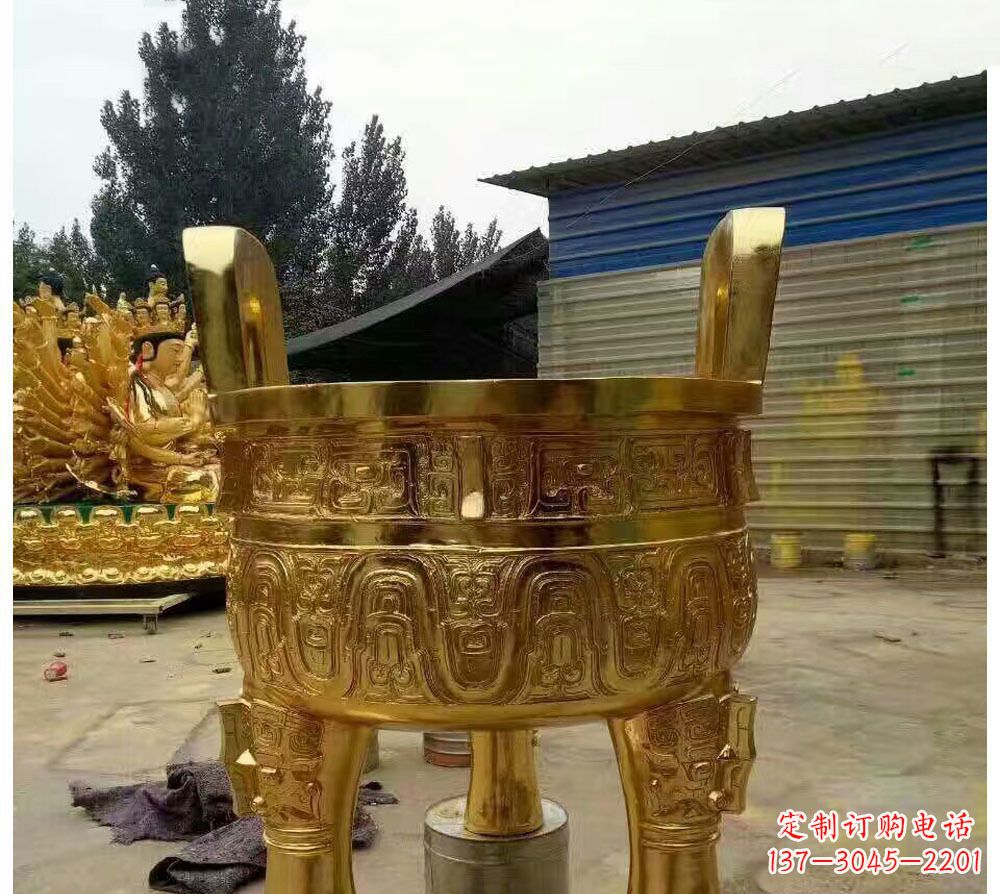 安徽寺庙三足圆形香炉铜雕