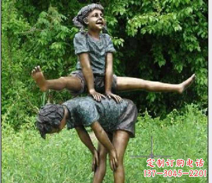 安徽玩跳山羊的儿童铜雕