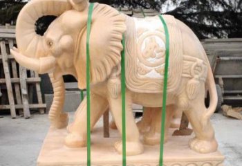安徽中领雕塑石雕大象招财是一件由中领雕塑定制…