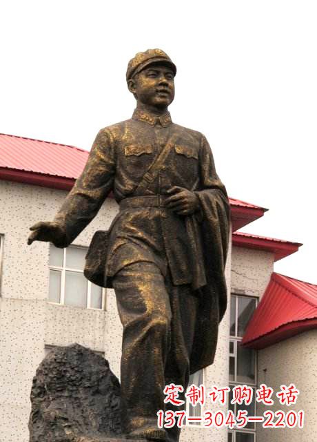安徽行走的雷锋铜雕
