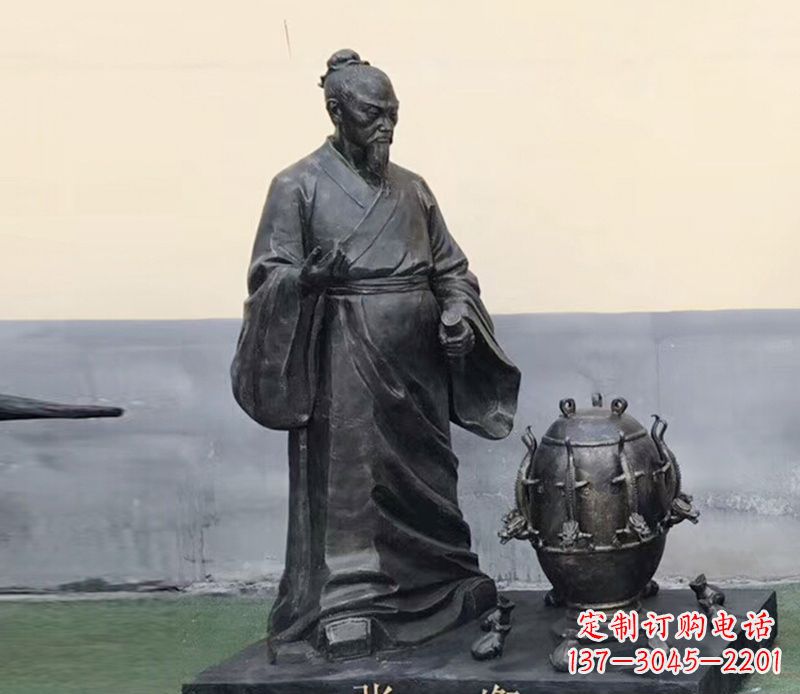 安徽学校张衡和地动仪铜雕